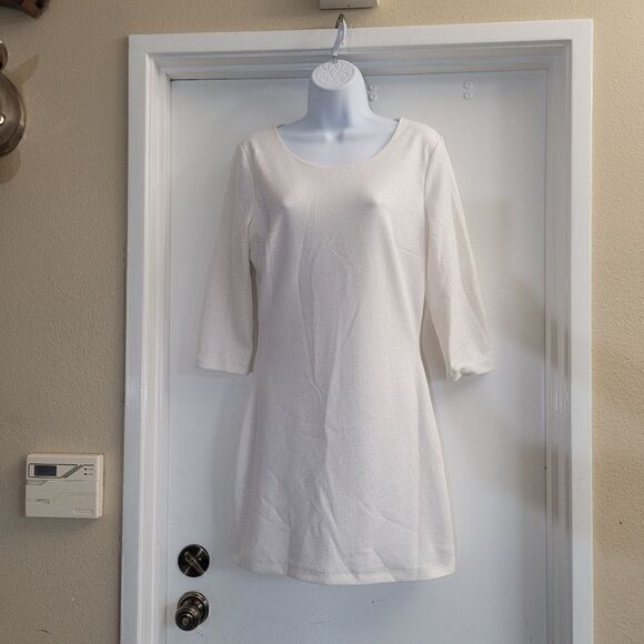 Marciano Dresses & Skirts - Marciano white dress with gold thread throughout and a gold zipper